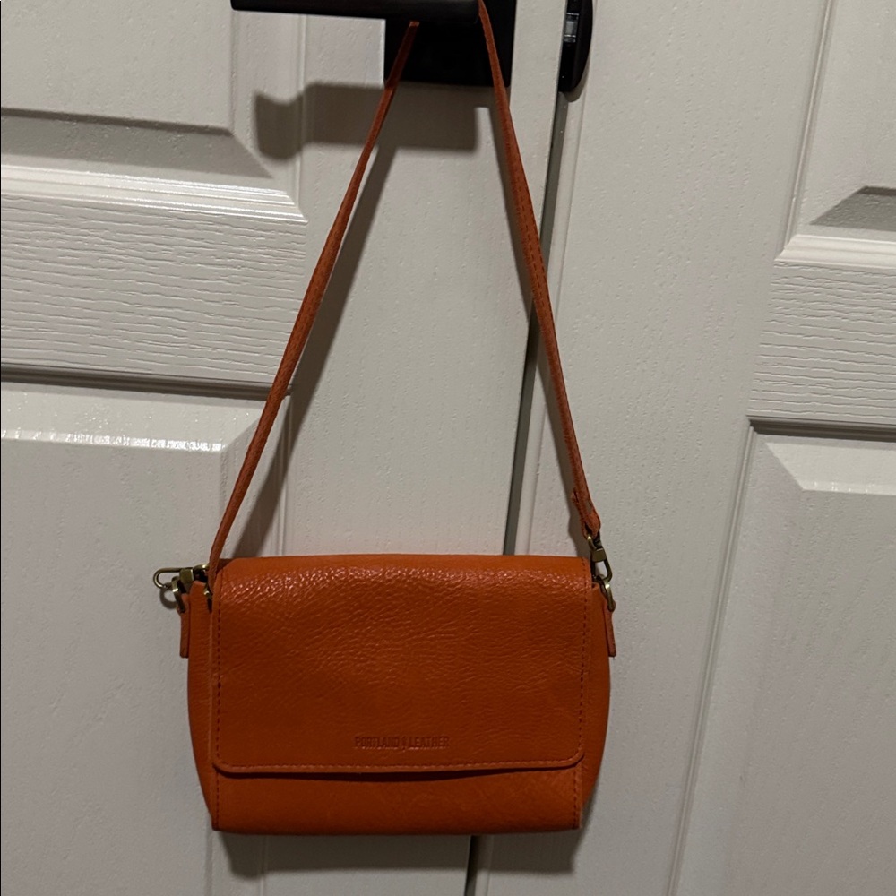 NWT Portland Leather Orange Crossbody Bag Metro - Large FREE Leather Tassel - Picture 11 of 12